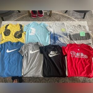 Lot of 10-12 boys clothes. Old Navy and Nike mostly.